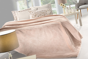 Guy Laroche Σετ Κουβέρτα Velvet Pudra 250x240cm και Διακοσμητικό Μαξιλαράκι 45x45cm
