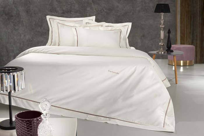 Guy Laroche Set Paplomatothiki Bambakosaten uperdipli me 2 Maxilarothikes BLEND AMETHYST/IVORY 240X250